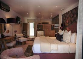 Le Petit Manoir Boutique Hotel 4