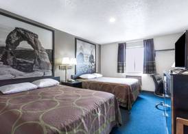 Super 8 by Wyndham Logan 4
