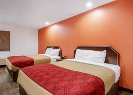 Econo Lodge Franklin 3