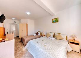 HOTEL DANA 4