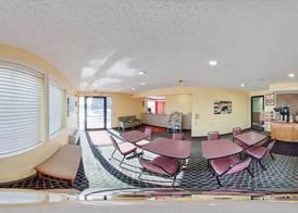 Econo Lodge Lincoln 4