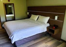 Holiday Inn Express & Suites KINSTON by IHG 4