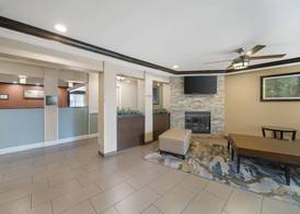 Best Western Plus Twin View Inn & Suites 2