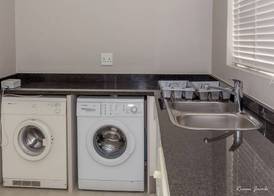 Ons C-Huis - Gansbaai Seafront Accommodation, back-up power 5