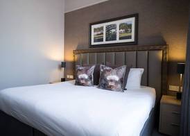 Number 10 Hotel 4