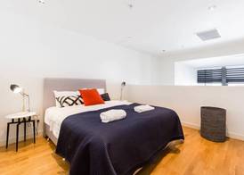 EVAN, 1BDR Southbank Apartment 3