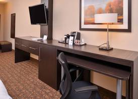 Holiday Inn Express & Suites TOPEKA WEST I-70 WANAMAKER by IHG 5