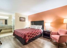 Econo Lodge Santee 4