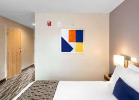 Microtel Inn & Suites by Wyndham Farmington 4