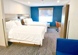 Holiday Inn Express & Suites FRAZIER PARK by IHG 4