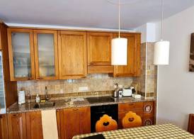 Apartment With Balcony and Mountain Views 4