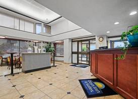 Days Inn by Wyndham Utica 2