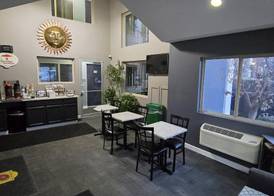 Super 8 by Wyndham Belleville St. Louis Area 3