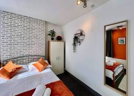 Clarence House 3 Bedrooms 8min to Station E17 North East London 3