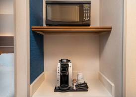 Holiday Inn Express & Suites LAS VEGAS - E TROPICANA by IHG 4