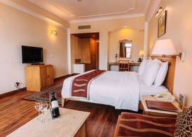 Hotel Willow Banks, Mall Road Shimla 4