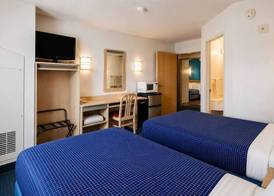Econo Lodge Menomonie 5