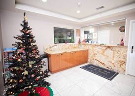 Diamond Bell Inn & Suites 2