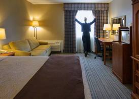 Ramada by Wyndham London 4