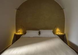 Oia Treasures Art Suites 4