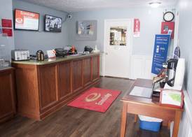 Econo Lodge Inn & Suites Sandusky South 3