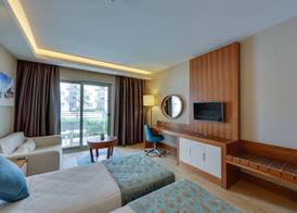 Ramada Hotel & Suites by Wyndham Kusadasi 4