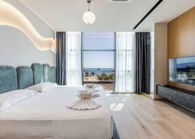 Marina Luxury Jacuzzi Suites by PS 3