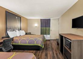 Super 8 by Wyndham Commerce 3