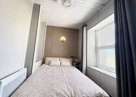 OYO Welsh Holiday Accommodation - Modern Stay 5