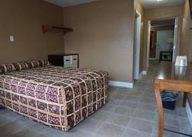 Econo Lodge San Antonio 3