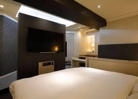 HOTEL ROYALTON 4