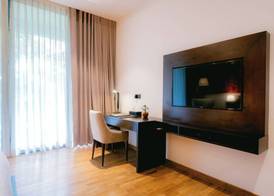Waters Edge Hotel 3