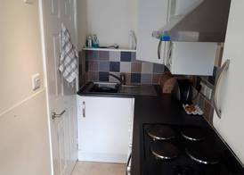 1 Bed Flat - Sleeps 2 - Pets - Garden - Parking 4