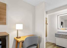 Days Inn by Wyndham Salem 5