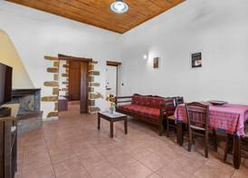 Countryside Apartment 2 With Shared Swimming Pool 3