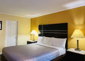 AC Lodge by Beach and Boardwalk 5