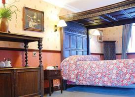 Crown & Cushion Hotel 4