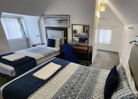 Gatwick Castle B&B 3