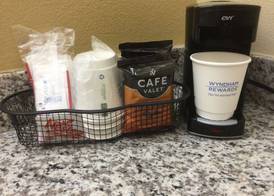 Days Inn & Suites by Wyndham Columbia Airport 5