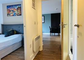 Grand Central Apartments, Centro 2