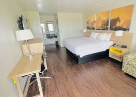 Days Inn & Suites by Wyndham - Canton First Monday Trade Days 4