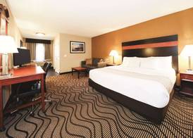 La Quinta Inn by Wyndham Sandusky near Cedar Point 4