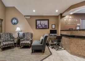 Microtel Inn & Suites by Wyndham Rochester North Mayo Clinic 4
