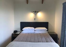 Bay Cabinz Motel 3