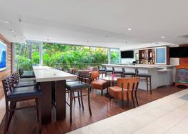 Courtyard by Marriott Waikiki Beach 4