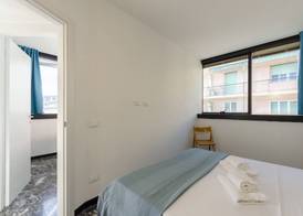 JOIVY Spacious Apt for 6, Near Train Station and Beach 5