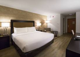 Holiday Inn & Suites BLOOMINGTON-AIRPORT by IHG 4