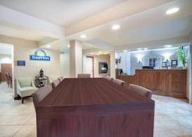 Days Inn by Wyndham Cave City 3