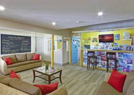 Coconut Court Beach Hotel 4