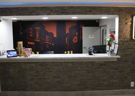 Econo Lodge Inn & Suites Southeast 5